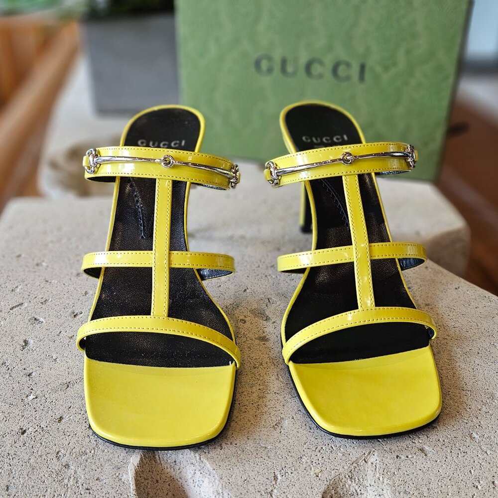 Gucci Horsebit Yellow Patent Leather Sandals – Size 7.5 US / 37.5 EU New
